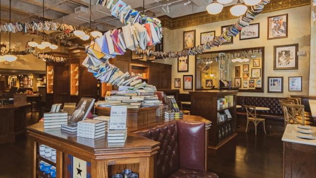 the drama book shop a brodway sotto il cartello mmamgine licenza cc