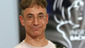 Tijan Sila foto dell'autore ritratto il ritiro di un premio internazionale