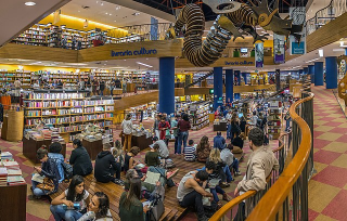 un immagine di un luogo di cultura la libreria grandissima chiamata cultura in brasile