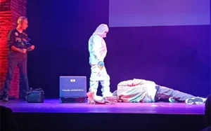 polizia scinetifica al lavoro in un simulazione