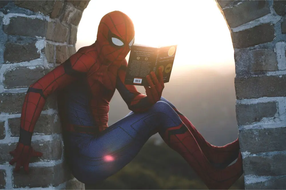 spiderman-road-trip-with-raj-o4c2zoVhjSw-unsplash-rid-chiaro lettura ad alta voce