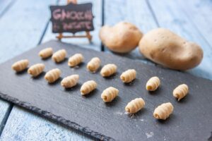 dicembre e le preparazioni tradizionali gnocchi di patate
