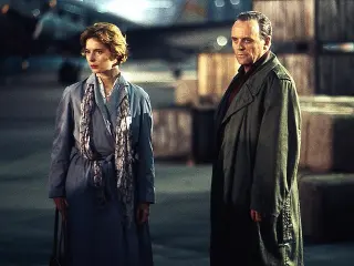 Isabella Rossellini e Anthony Hopkins in una scena di un film