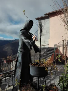 statua di strega