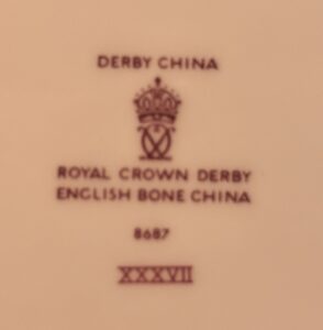 timbro su retro piatto di porcellana Bonne China