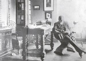 Pirandello nel suo studio di via Pietralata.