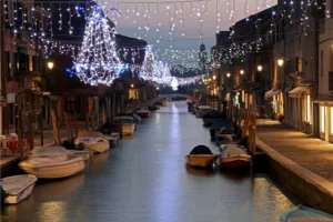 murano fondamenta dei vetrai addobbte con luci di natale