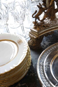 porcellane e candelabri per la scenografia di natale