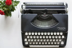 macchina per scrivere modello antico