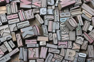 lettere stampa Image by SweetMellowChill from Pixabay