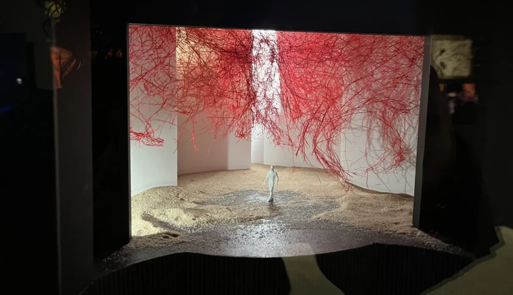 riproduzione in piccolo opera di Shiota