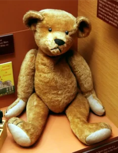 Teddy_bear_early_1900s_-_Smithsonian_Museum_of_Natural_History