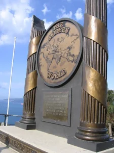 Atlantide Il moderno monumento simbolico delle Colonne d'Ercole al Cancello degli Ebrei, Gibilterra.