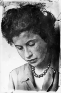 Etty Hillesum immagine in bianco nero