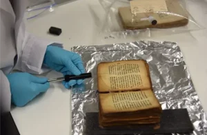 bibliosmia e chimic ricerca di materiali voltatili su un libro antico