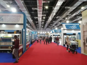 Cairo International book fair immagini dentro gli stand
