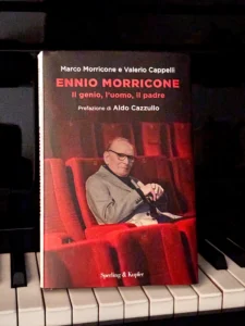 Libro ENNIO MORRICONE, IL GENIO, L'UOMO, IL PADRE,di Marco Morricone e Valerio Cappelli, prefazione Aldo Cazzullo, Sperling & Kupfer edizioni