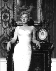 Immagine tratta dal film "Il principe e la ballerina" (1957)