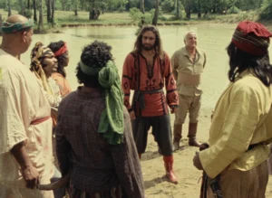 Ulteriori dettagliSandokan (Kabir Bedi) e i suoi tigrotti giudicano James Brook nella quinta puntata dello sceneggiato TV Sandokan (1976).
