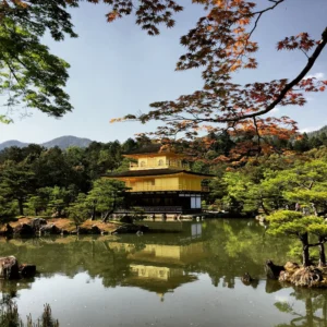Tempio di Kyoto sul lago