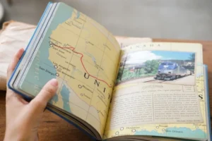 Letterature invisibili: libro con mappa