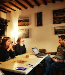 Marco Pontoni durante un corso di scrittura