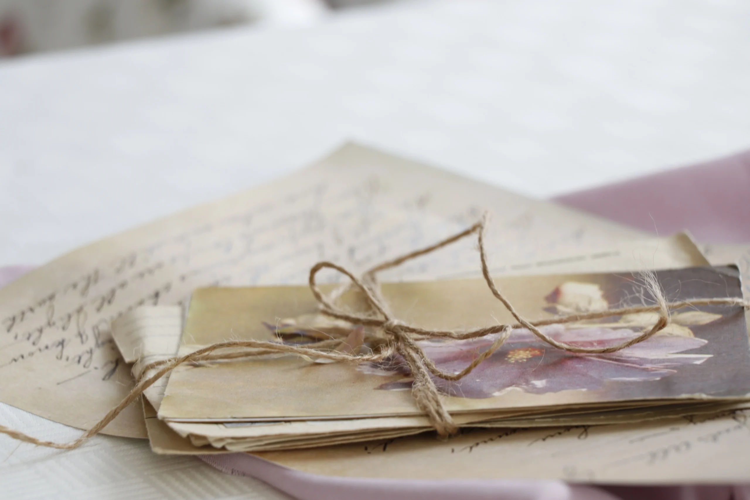 lettera scritta a mano con fiorellini