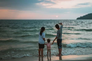 famiglia al mare che si fa un selfie
