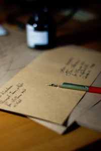 prenda stilografica e lettera scritta a mano