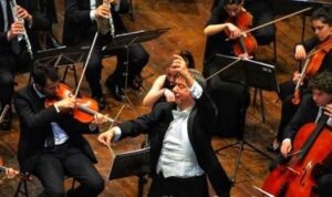 Il Maestro Claudio Morbo, direttore d'orchestra.