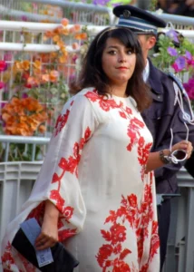 [[File:Marjane Satrapi Cannes 2008(Cropped).jpg|Marjane_Satrapi_Cannes_2008(Cropped)]] licenza CC