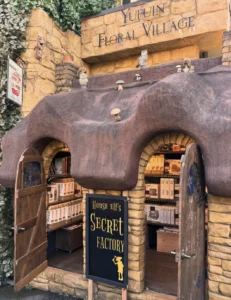 Locale all'interno del Yufuin Floral Village 