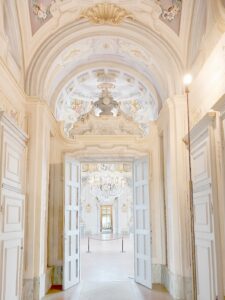 Uno dei corridoi dell'ala principale della Palazzina di Caccia di Stupinigi