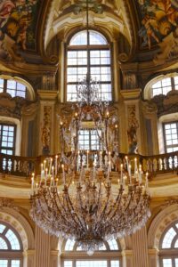 Il grande lampadario el Salone d'Onore della Palazzina di Caccia di Stupinigi (foto @Gianluca Garbolino)