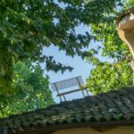 Mainolfi Panchine d'artista una panchina su un tetto