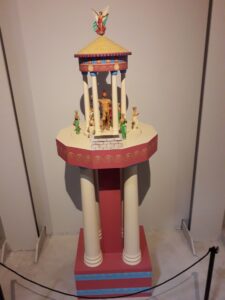 Automa mobile di Philon di Bisanzio. Ricostruzione di Kóstas Kotsanás. Museo della tecnologia greca antica, esposto nell'edificio di Heraklion (Creta)