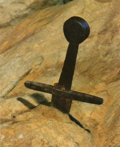 Di Paolo Dalmasso - Pietro Lanzara, La spada nella roccia, in Bell'Italia, n°3, luglio 1986, pp. p.113., Pubblico dominio,