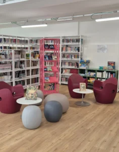 Interno della Biblioteca Ragazzi di Pinerolo.