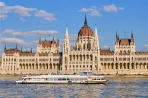 budapest panorma città con opere di Mihály Kolodko