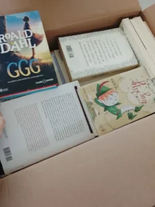 scatoloni di libri in partenza