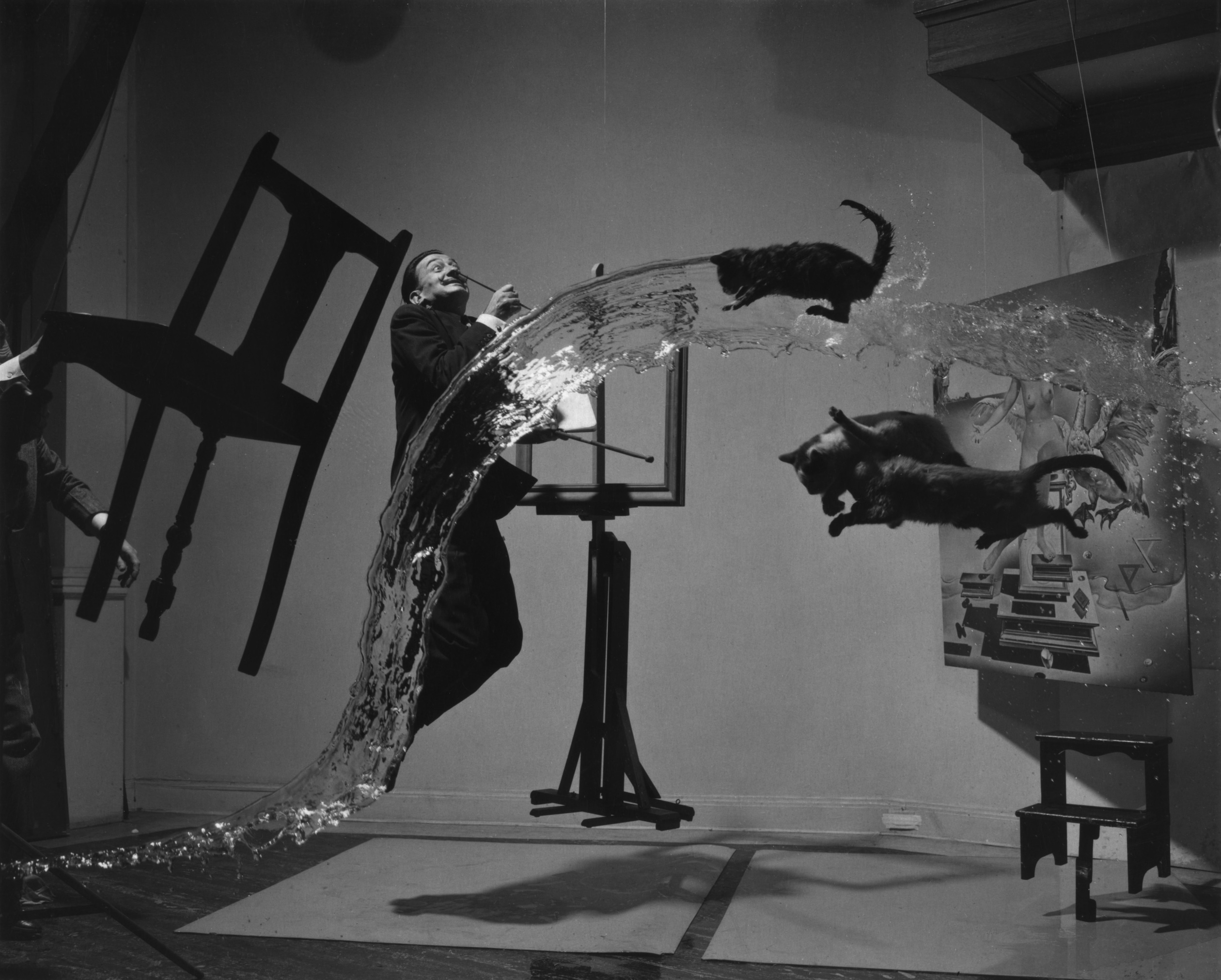 I sogni nell'arte: Salvador Dalí nella fotografia surreale Dalí Atomicus di Philippe Halsman
