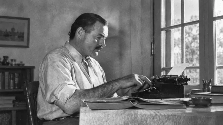 il libro scritto in prima persona hemingway ala macchina da scrivere