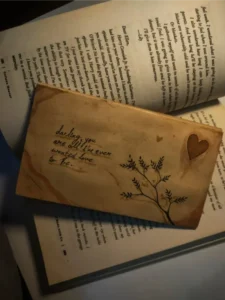una lettera tra gli oggetti nascosti nei libri