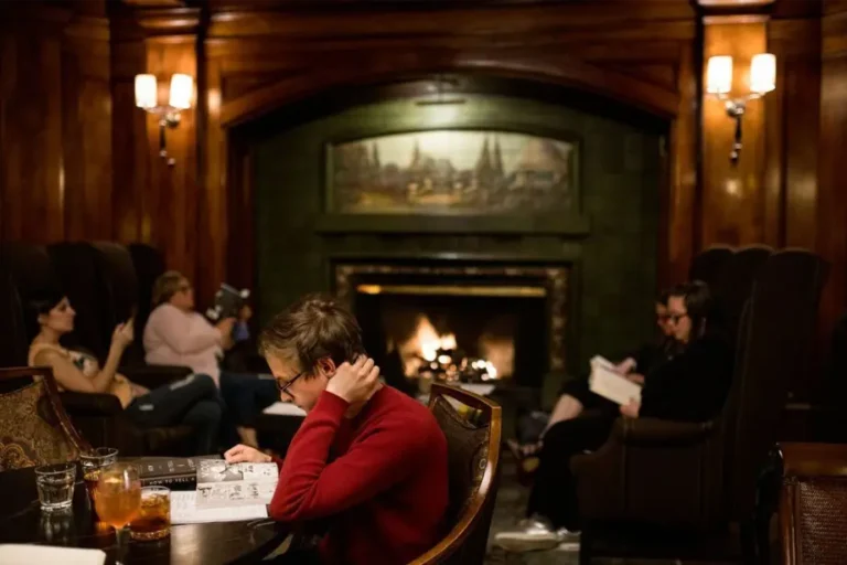silent book club persone che leggono